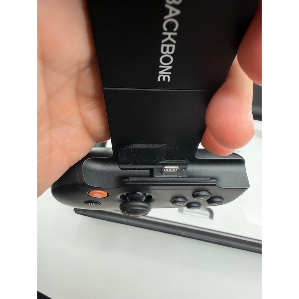 Backbone One Mobile Gaming Controller for iPhone Lightning BB-02 Black with Case - Picture 4 of 6